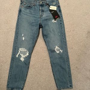Levi’s wedgie fit ripped jeans NWT